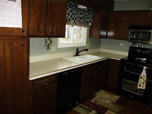 4th image of 2305 W Grove Blvd