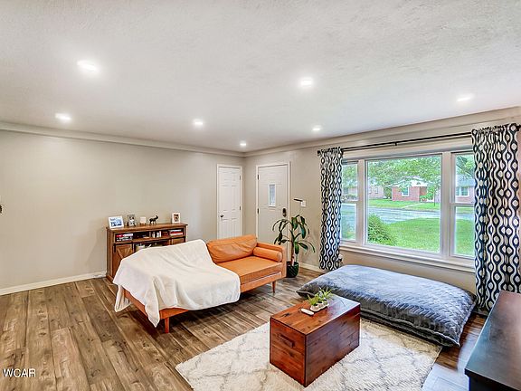 2nd image of 214 Fenway Dr