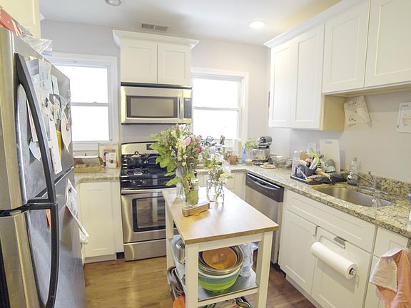 2nd image of 2626 W Armitage Ave APT 01