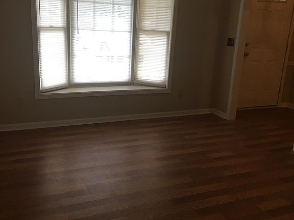 3rd image of 814 Guilford College Rd APT 105