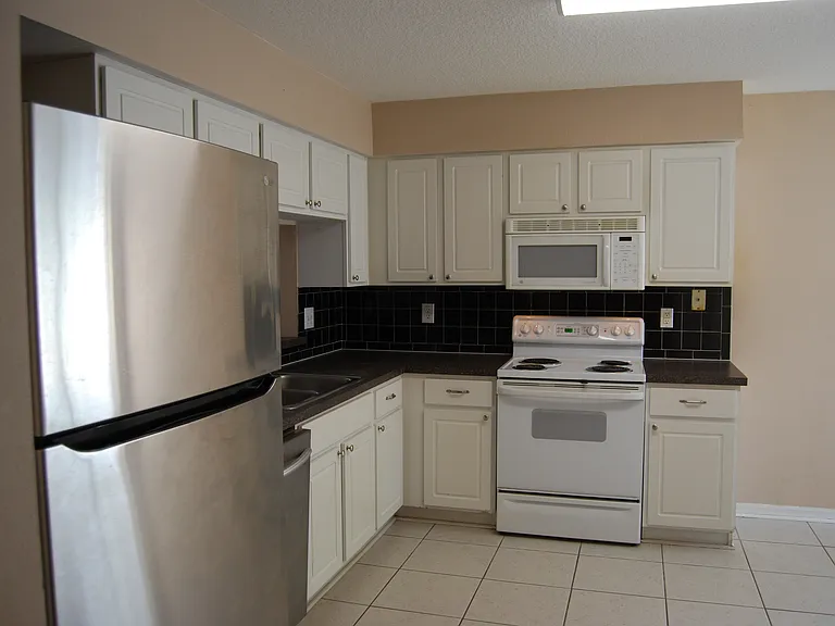 18105 Canal Pointe St — Photo 9