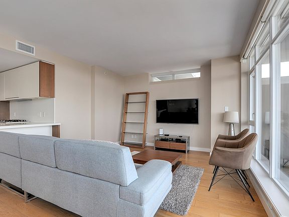 4th image of 1372 Seymour St #3501