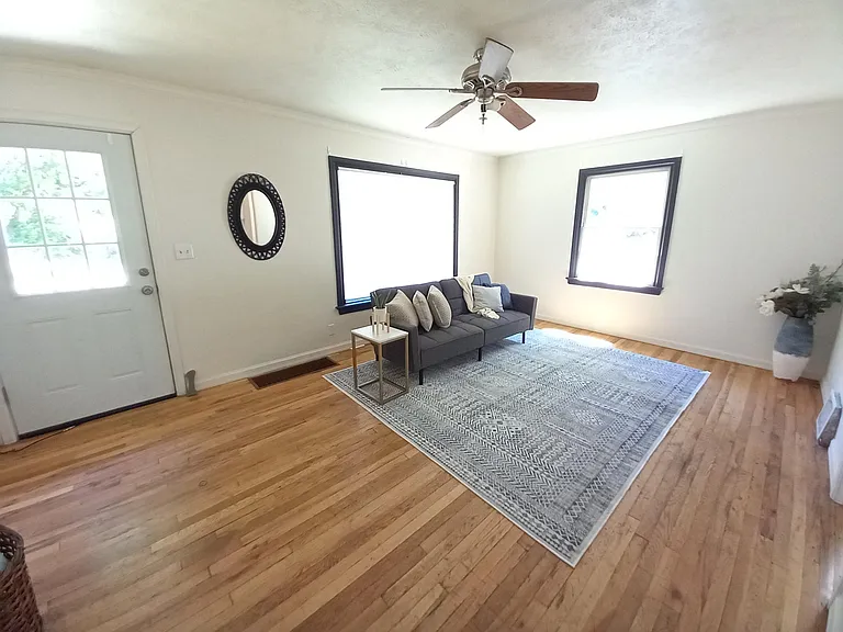1431 S Manitou Ave — Photo 5