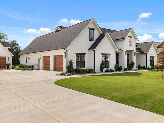 4th image of 178 Randal Ln