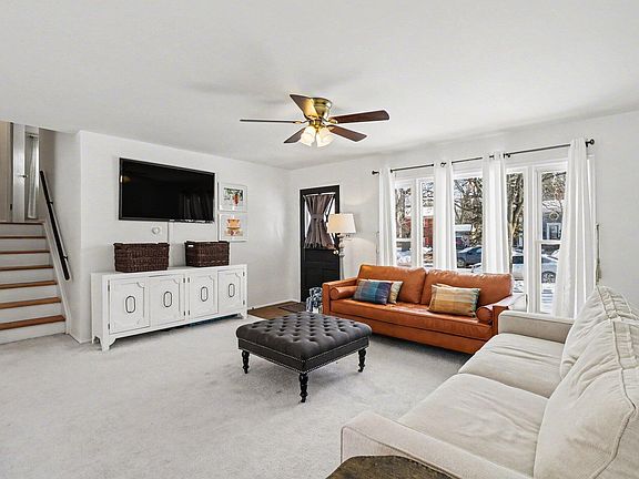 3rd image of 2444 Darrow Dr