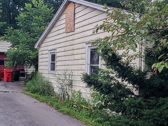 3rd image of 102 Lorraine Ave