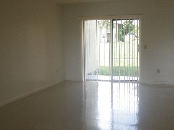 3rd image of 220 Henthorne Dr #B07
