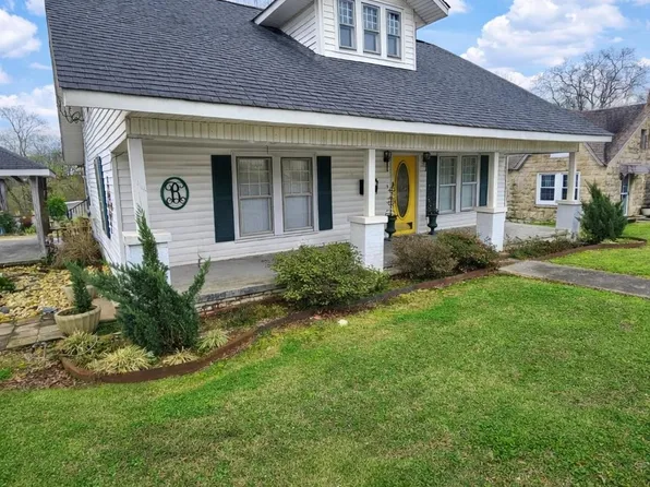 1008 Jackson Ave N, Russellville, AL 35653