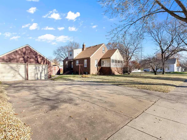1919 S 12th St, Burlington, IA 52601