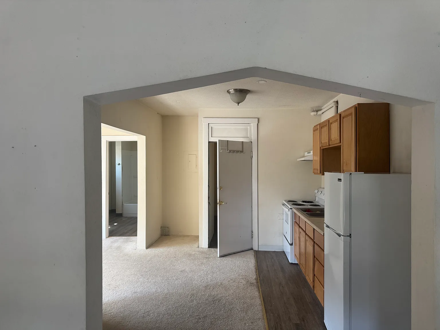 Third Avenue Apartments — Photo 2