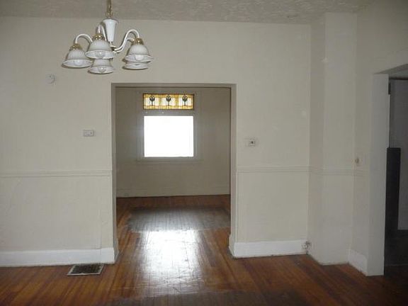 4th image of 4224 Tower Ave