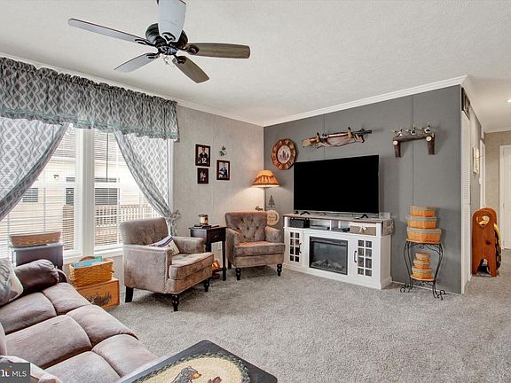 5th image of 717 Laura Ln
