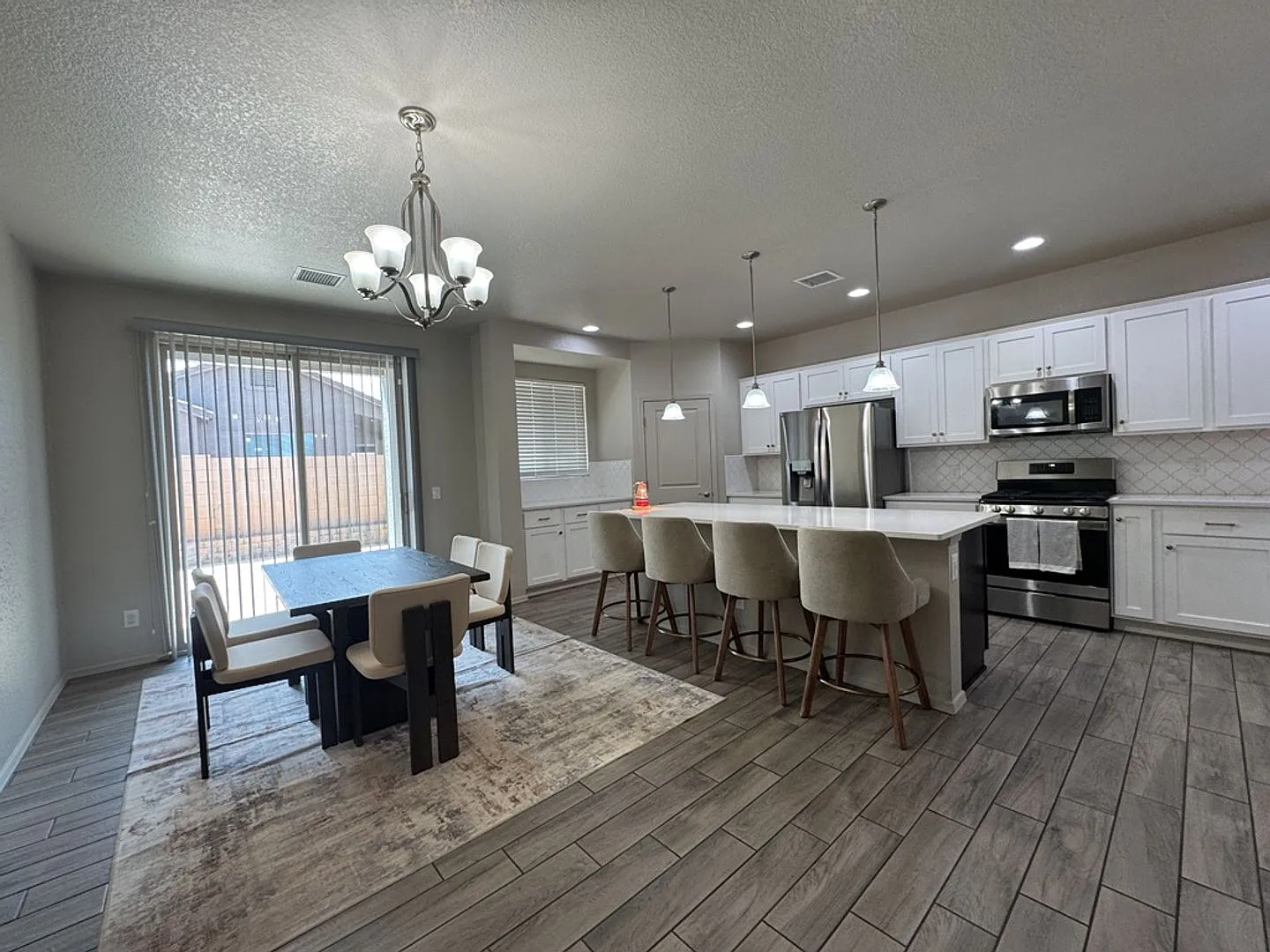 Beautiful 4-Bedroom, 2-Bathroom Home Near Ft. Huachuca! — Photo 4