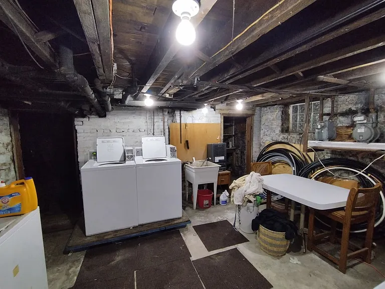 336 W 9th St #2F — Photo 17