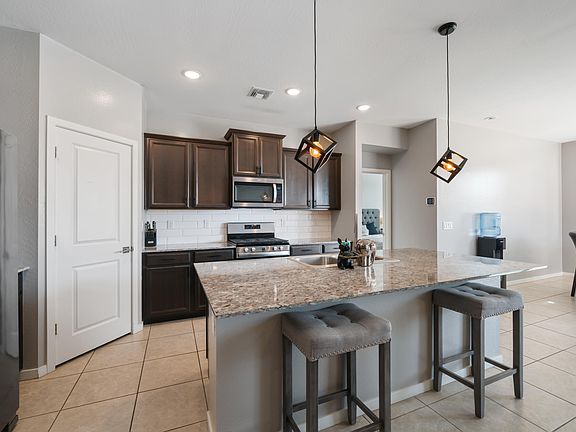 3rd image of 40433 W HENSLEY Way