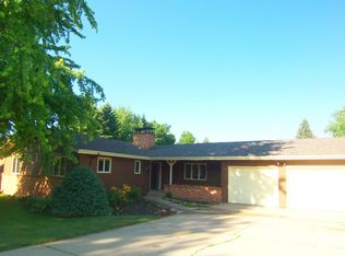 1515 Calumet Rd, Brookings, SD 57006
