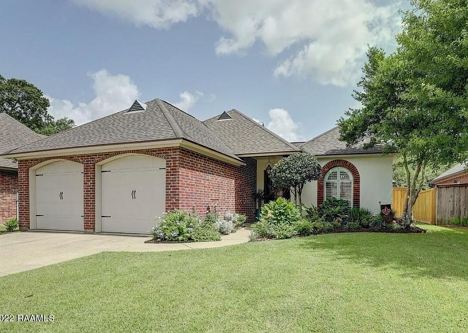 1st image of 27 Oakthorn Ct