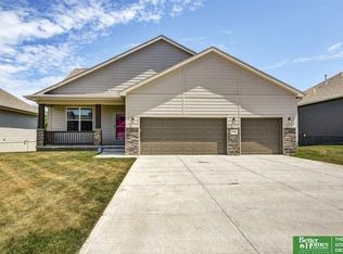 10301 Rosewater Pkwy, Bennington, NE 68007