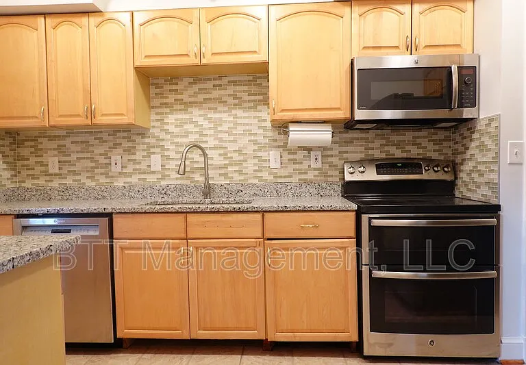 800 Maplewood Ave #1 — Photo 9