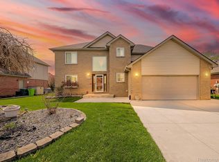 48199 Lafayette Dr, Macomb, MI 48044