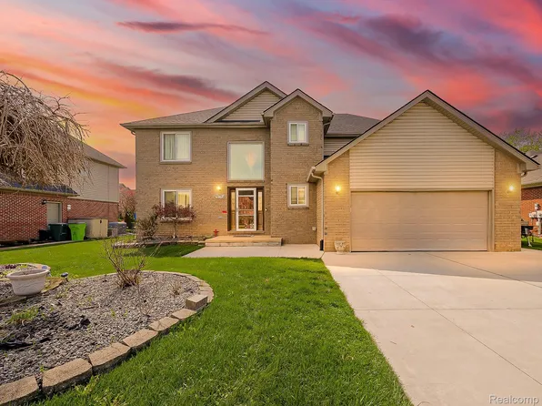 48199 Lafayette Dr, Macomb, MI 48044
