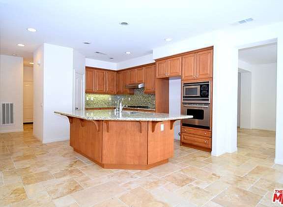 4th image of 15807 Farnham Ct