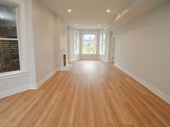 3rd image of 870 W Buckingham Pl #2B