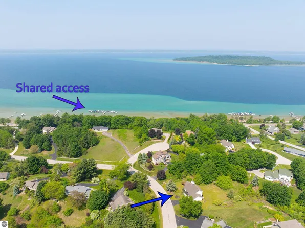 1259 Lin Dale Dr, Traverse City, MI 49686