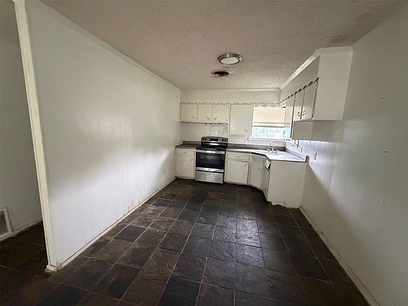 5th image of 2604 Pinoak St