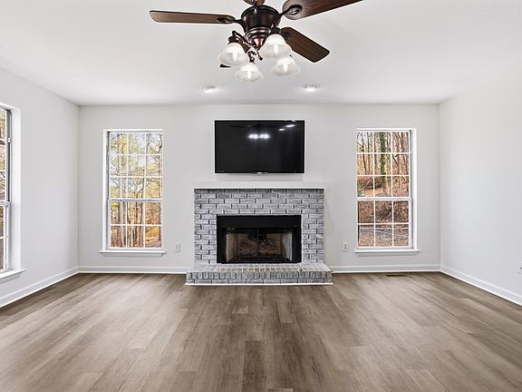 5th image of 1651 Thornhill Rd