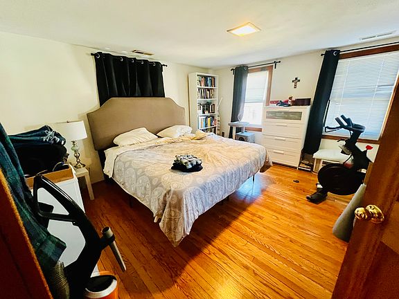 3rd image of 82 Pearl St Floor 2