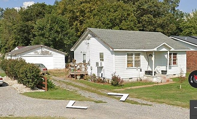 2nd image of 6097 Woodville Rd