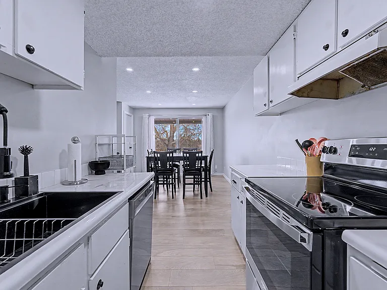 200 Brookpark Dr SW — Photo 3