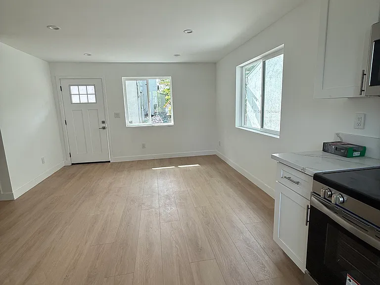 2024 7th Ave #2028-1/4 — Photo 5