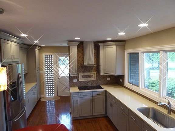 3rd image of 101 S Iroquois Trl