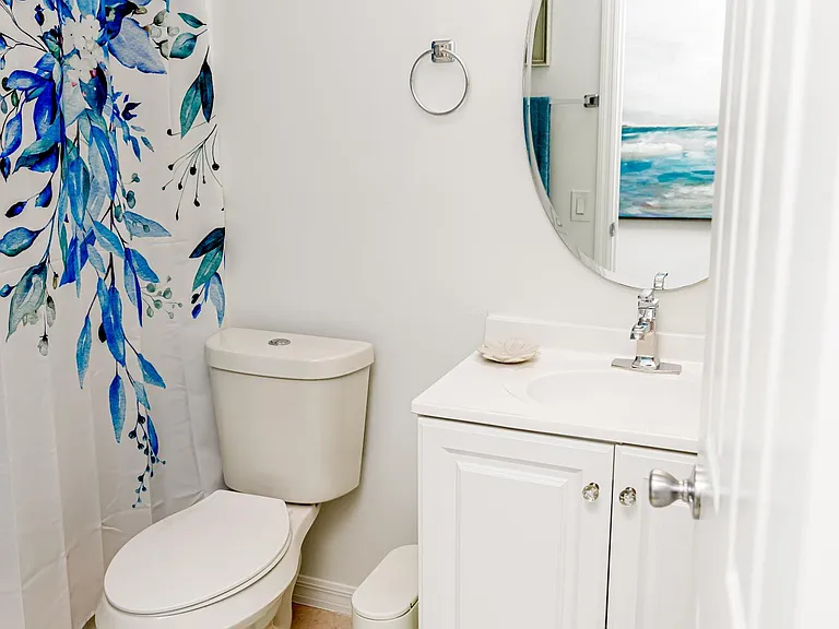 Guest Full Bathroom, with tub shower
