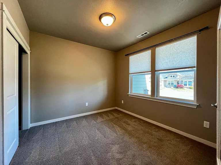 6112 Cottonwood Loop — Photo 4