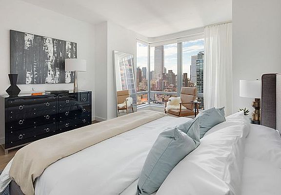 5th image of 225 E 39th St APT 12D