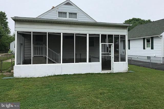2nd image of 915 Martin Rd
