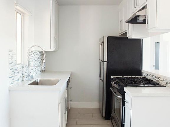 3rd image of 3125 Carlyle St APT 15