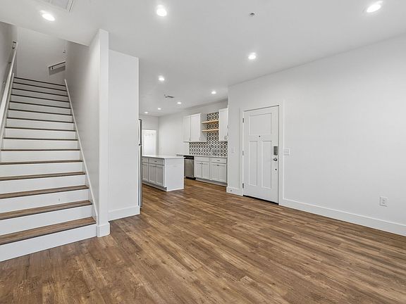 5th image of 903 S Knoblock St