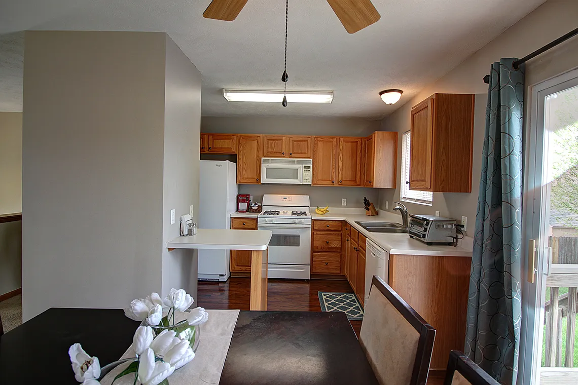 3 bed, 1338 sqft, $1,900 — Photo 3