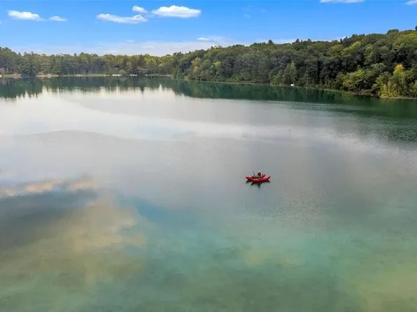 Plover Dr, Highland, MI 48357