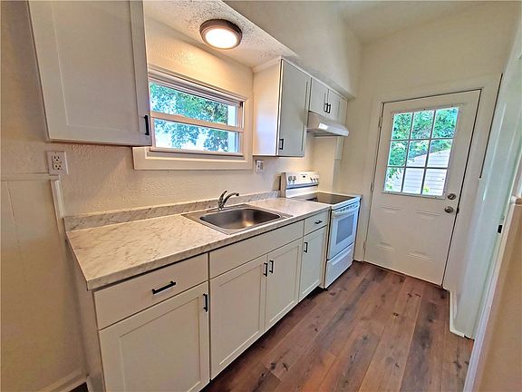 4th image of 618 Carothers Ave