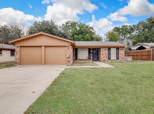 2116 Ming Dr, Edgecliff Village, TX 76134