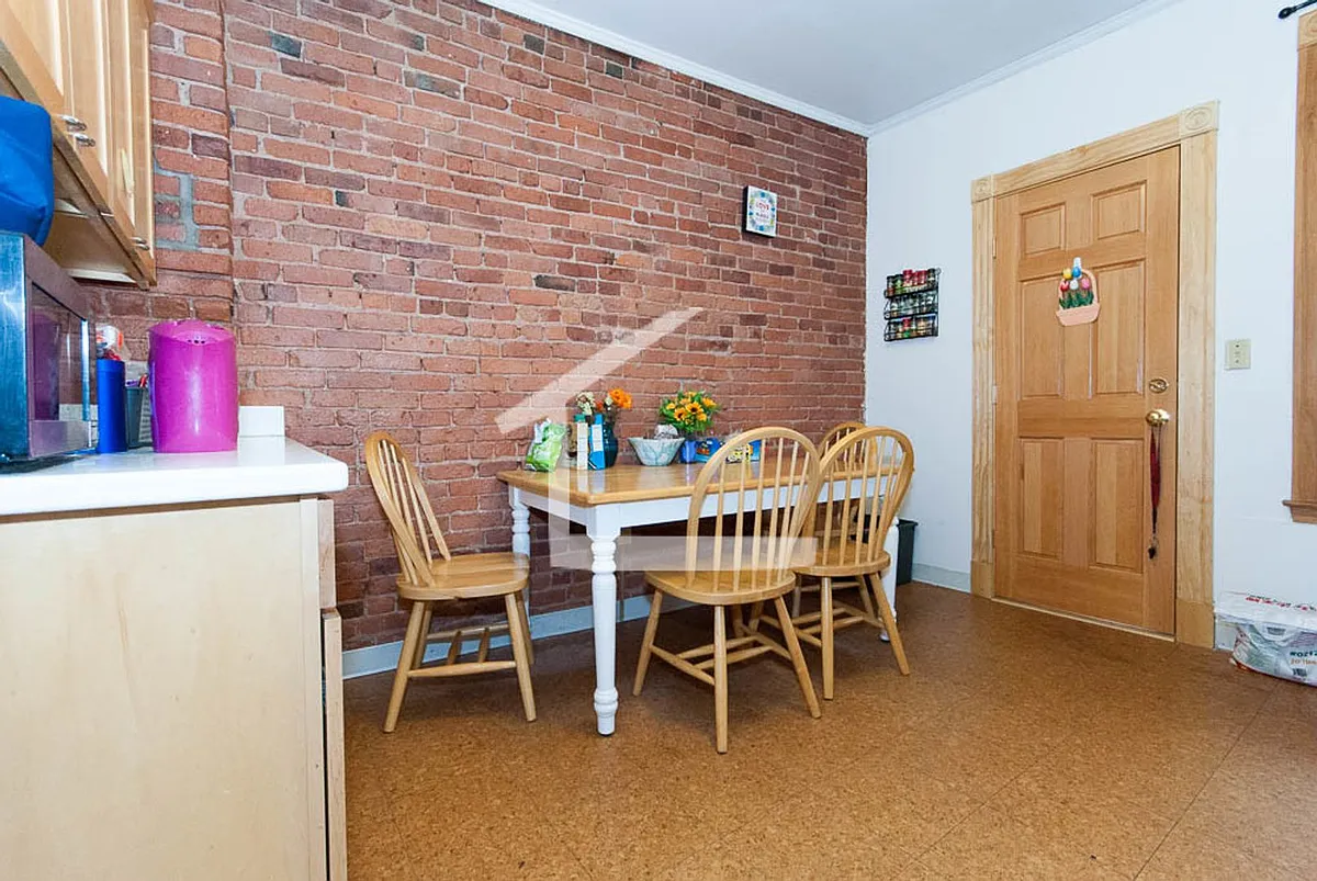 Building Photo - 6 Colliston Rd #4