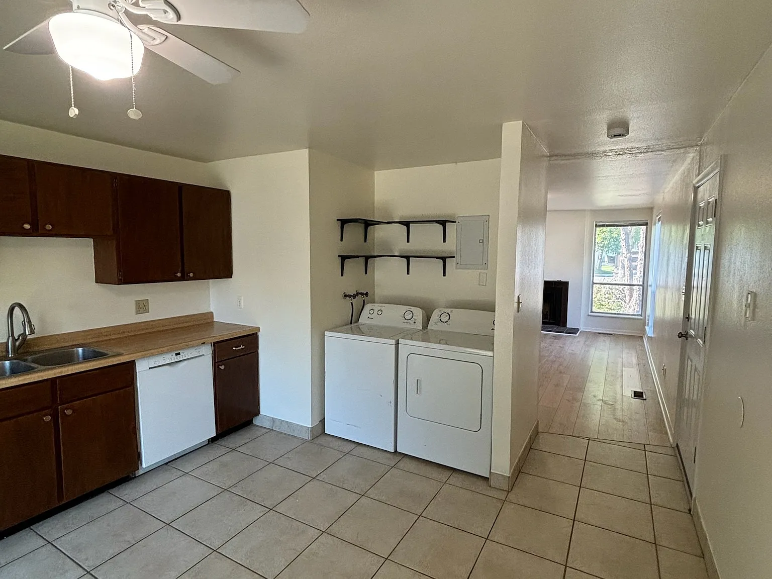 2 bed, 910 sqft, $1,600 — Photo 3