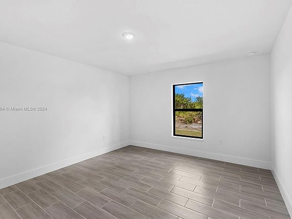 3rd image of 377-379 Carrillon Ave S
