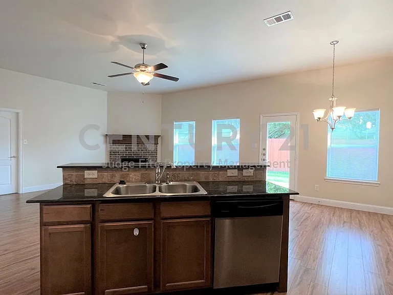 517 Highpark Ct — Photo 6
