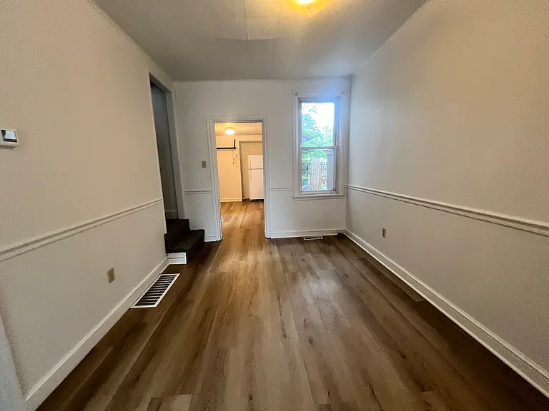 139 E Pomfret St — Photo 7